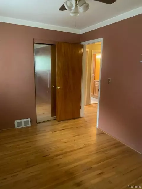 Bedroom - 24794 Greenbrier Ave, Eastpointe, MI 48021 photo 5 of 5
