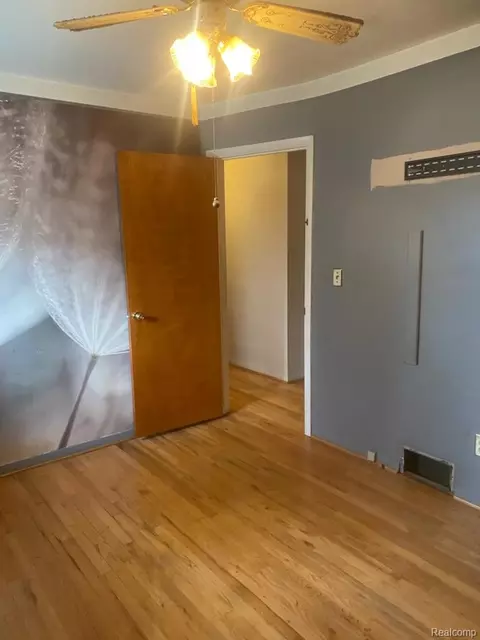 Bedroom - 24794 Greenbrier Ave, Eastpointe, MI 48021 photo 2 of 5
