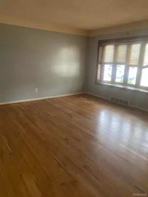 Living - 24794 Greenbrier Ave, Eastpointe, MI 48021 photo 1 of 2