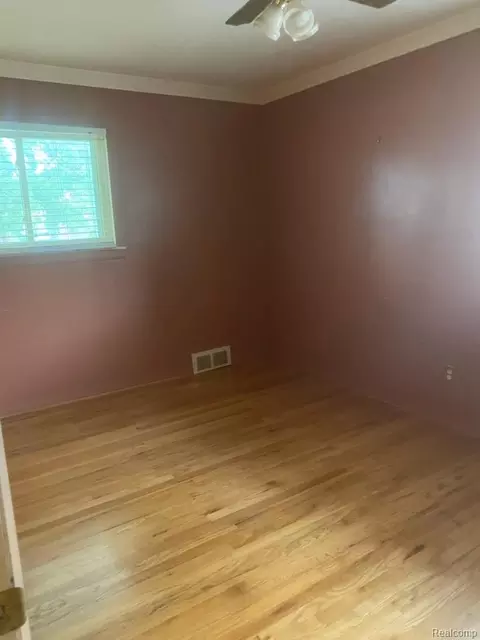 Bedroom - 24794 Greenbrier Ave, Eastpointe, MI 48021 photo 3 of 5