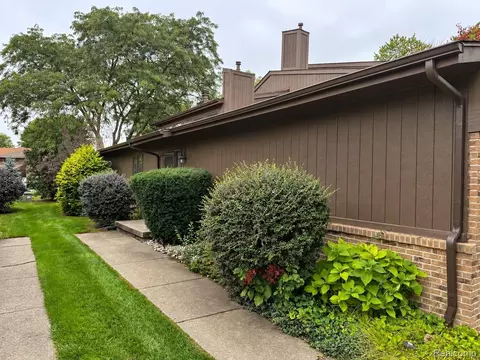 Exterior - 112 Riverview Blvd, Flushing, MI 48433 photo 2 of 2