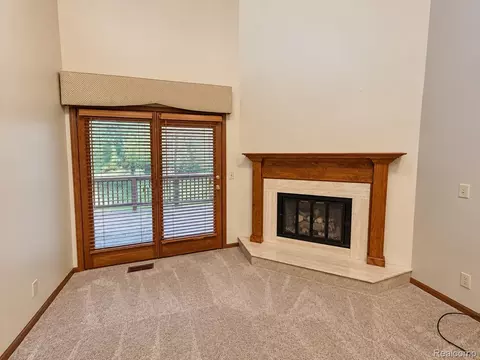 Living - 112 Riverview Blvd, Flushing, MI 48433 photo 3 of 4