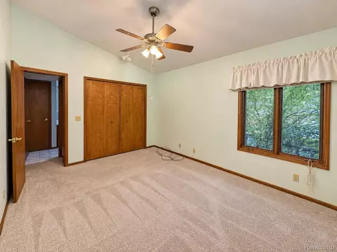 Bedroom - 112 Riverview Blvd, Flushing, MI 48433 photo 2 of 4