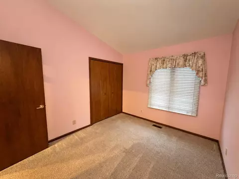 Bedroom - 112 Riverview Blvd, Flushing, MI 48433 photo 3 of 4