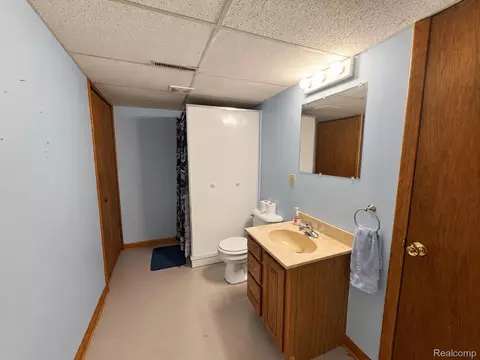 Bath - 112 Riverview Blvd, Flushing, MI 48433 photo 3 of 3