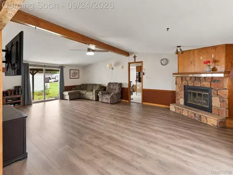 Living - 495 Macduff Dr, Mount Morris, MI 48458 photo 3 of 5