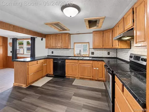 Kitchen - 495 Macduff Dr, Mount Morris, MI 48458 photo 2 of 2