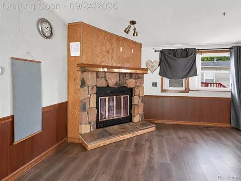 Living - 495 Macduff Dr, Mount Morris, MI 48458 photo 5 of 5