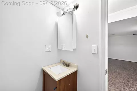 Bath - 4064 Sheraton Dr, Flint, MI 48532 photo 6 of 6