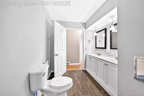 Bath - 4064 Sheraton Dr, Flint, MI 48532 photo 3 of 6