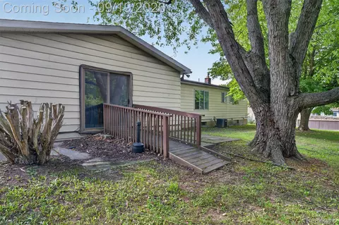 Exterior - 4064 Sheraton Dr, Flint, MI 48532 photo 5 of 5