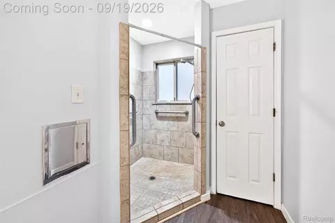 Bath - 4064 Sheraton Dr, Flint, MI 48532 photo 2 of 6