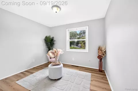 Bedroom - 4064 Sheraton Dr, Flint, MI 48532 photo 2 of 4