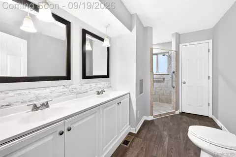 Bath - 4064 Sheraton Dr, Flint, MI 48532 photo 1 of 6