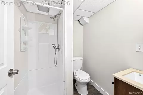 Bath - 4064 Sheraton Dr, Flint, MI 48532 photo 5 of 6