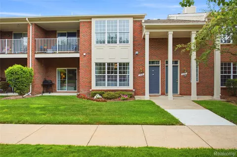 13169 Canopy Dr, Sterling Heights, MI 48313