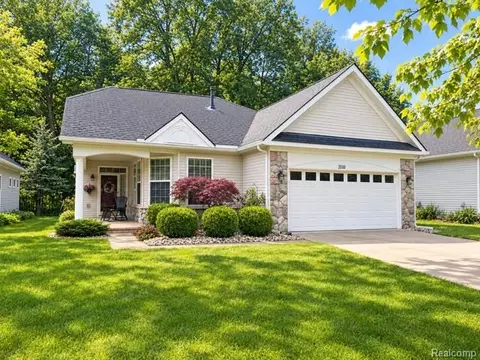 3510 Riverside Dr, Auburn Hills, MI 48326
