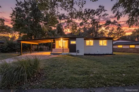 15211 Joan St, Oak Park, MI 48237