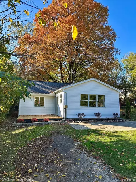 619 Elizabeth St, Milford, MI 48381