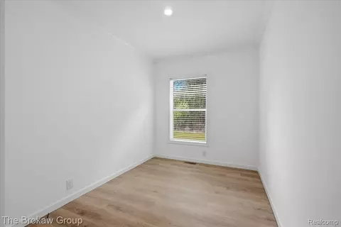 Bedroom - 4231 Sugar Maple Run, Flint, MI 48506 photo 2 of 4