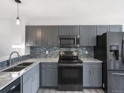 Kitchen - 1528 Devon Ln, Troy, MI 48084 photo 2 of 4