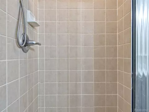 Bath - 1528 Devon Ln, Troy, MI 48084 photo 3 of 5
