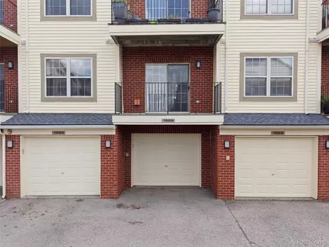 Exterior - 1528 Devon Ln, Troy, MI 48084 photo 5 of 6