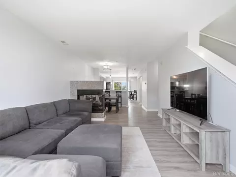 Living - 1528 Devon Ln, Troy, MI 48084 photo 2 of 3