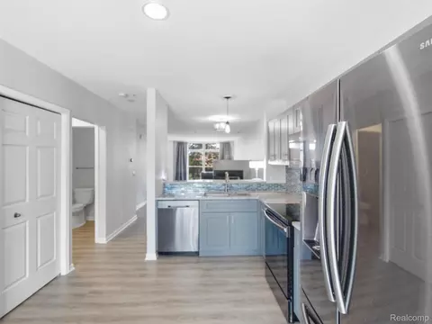 Kitchen - 1528 Devon Ln, Troy, MI 48084 photo 4 of 4