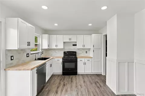 Kitchen - 30142 Jamestown St, Romulus, MI 48174 photo 2 of 3