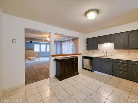 Kitchen - 3023 Baker Hts, Grand Blanc, MI 48507 photo 3 of 3