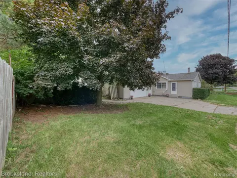 Exterior - 3023 Baker Hts, Grand Blanc, MI 48507 photo 1 of 4