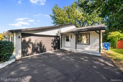 675 Woodingham Ave, Waterford, MI 48328