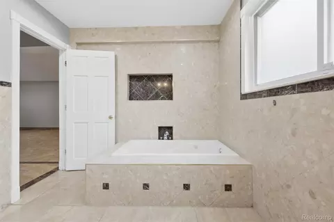 Bath - 18116 Outer Dr, Dearborn, MI 48128 photo 2 of 8