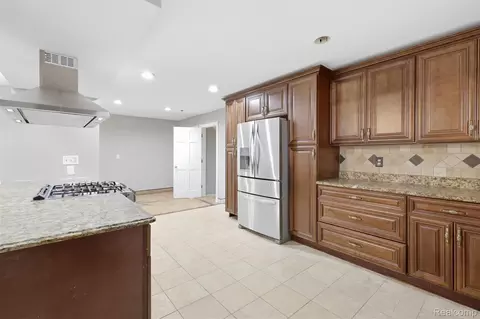 Kitchen - 18116 Outer Dr, Dearborn, MI 48128 photo 5 of 9
