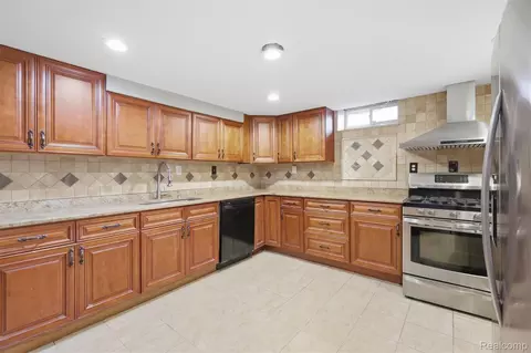 Kitchen - 18116 Outer Dr, Dearborn, MI 48128 photo 7 of 9