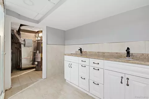 Bath - 18116 Outer Dr, Dearborn, MI 48128 photo 6 of 8