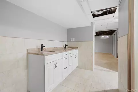 Bath - 18116 Outer Dr, Dearborn, MI 48128 photo 8 of 8