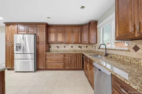 Kitchen - 18116 Outer Dr, Dearborn, MI 48128 photo 4 of 9