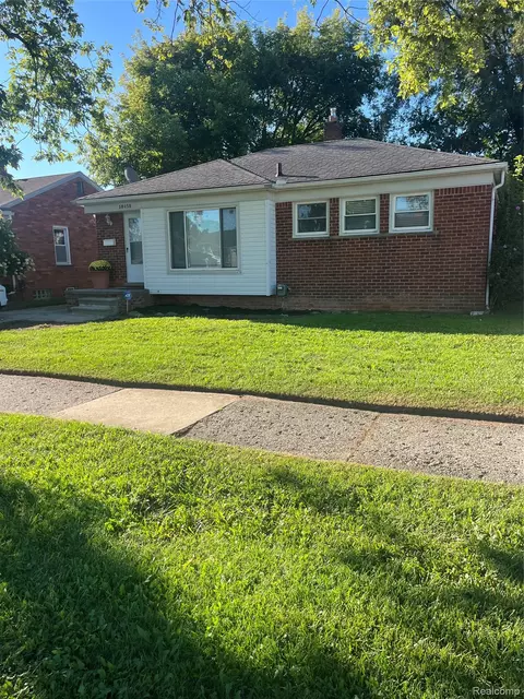 18450 Buckhannon St, Roseville, MI 48066