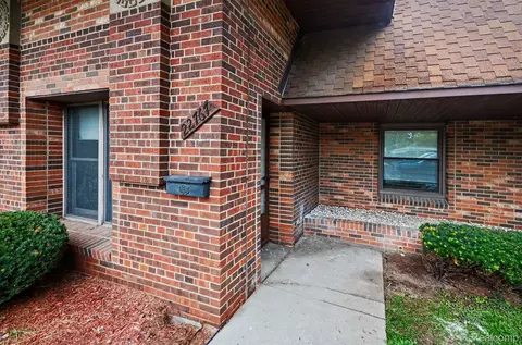 22767 Garfield St #16, Saint Clair Shores, MI 48082