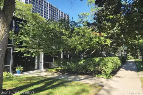 1339 Nicolet Pl, Detroit, MI 48207