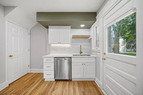 Kitchen - 1684 Graefield Rd #60, Birmingham, MI 48009 photo 2 of 4