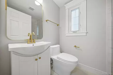 Bath - 1684 Graefield Rd #60, Birmingham, MI 48009 photo 2 of 4