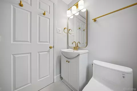 Bath - 1684 Graefield Rd #60, Birmingham, MI 48009 photo 4 of 4