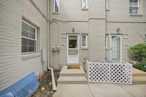 Exterior - 1684 Graefield Rd #60, Birmingham, MI 48009 photo 1 of 4