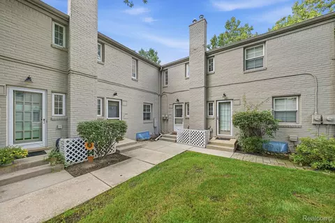 Exterior - 1684 Graefield Rd #60, Birmingham, MI 48009 photo 2 of 4