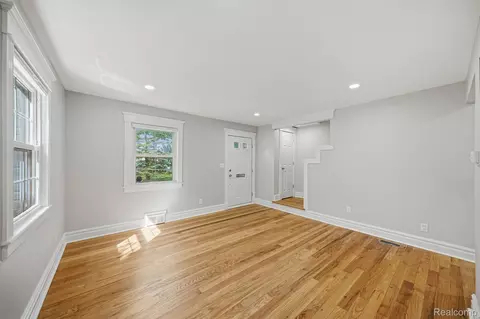 Living - 1684 Graefield Rd #60, Birmingham, MI 48009 photo 3 of 3