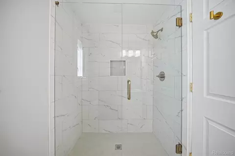 Bath - 1684 Graefield Rd #60, Birmingham, MI 48009 photo 3 of 4
