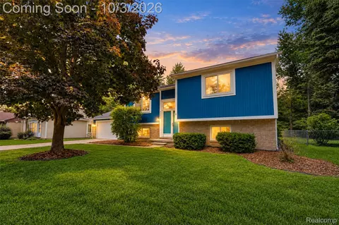 30530 Ambeth St, Farmington Hills, MI 48336